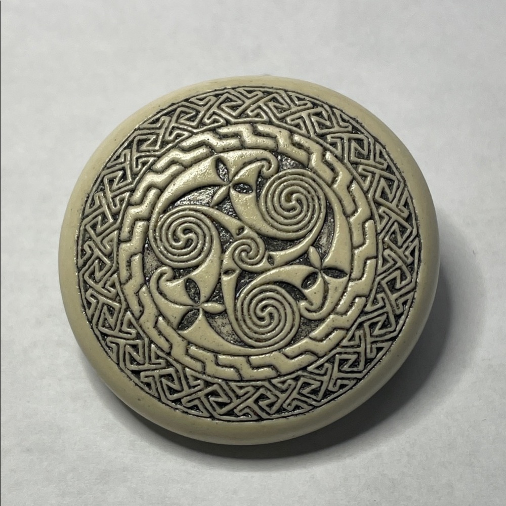 Celtic Design Round Ceramic Brooch or Pendant